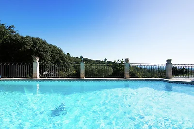 Villa con piscina privata a Ledenon