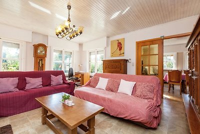 Villa mit großem Garten in der Nähe von Brügg...