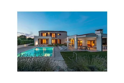 Villa in Svetvincenat mit Schwimmbecken
