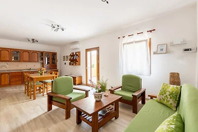 Freistehende Villa mit Garten und Klimaanlage