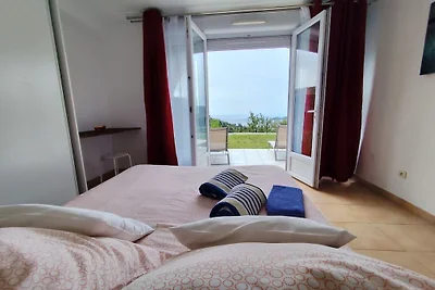Vakantieappartement in Èze met zwembad