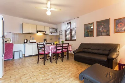 Wohnung in Seline mit Garten