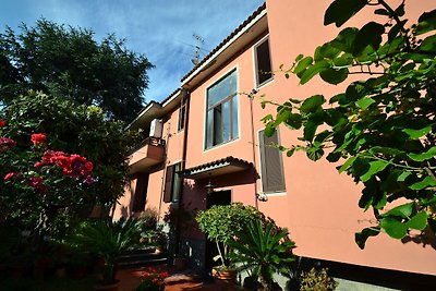 Gemütliches Ferienhaus in Pompeji mit Garten
