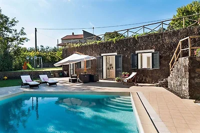 Lussuosa villa a Ragalna con piscina privata