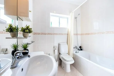 Villa in Galé mit Pool nahe São Lourenço