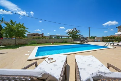 Villa in Tinjan met zwembad