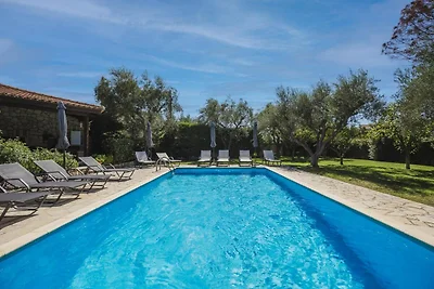 Villa tradizionale a Kypseli con piscina