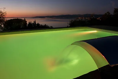 Moderne Villa in Magione mit Swimmingpool