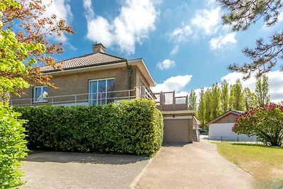 Ruime villa aan zee in Oostduinkerke