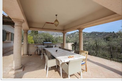 Beautiful villa in Grasse Chateauneuf with pr...