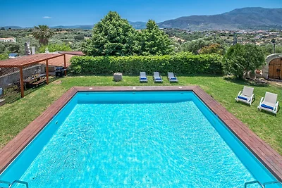 Beautiful 5bedroom villa big pool, close to...