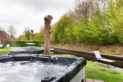 Nette vakantiewoning met buitenspa en sauna