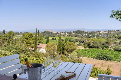 Luxe villa in Oupia met privé zwembad