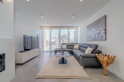 Moderne Ferienvilla mit privatem Pool
