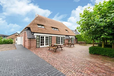 Boerderij in Noardburgum met sauna en hottub
