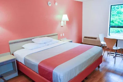 MS6 Albany NY | 1 Doppelbett | ADA/Tub