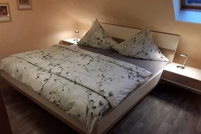 A in het huis in de rozentuin