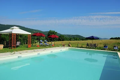 Bella casa colonica a Passignano con piscina