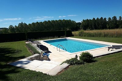 Ferienhaus mit Pool in Verteillac