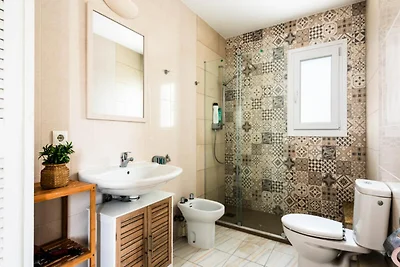 Wohnung in Fona in der Nähe des Sandstrandes