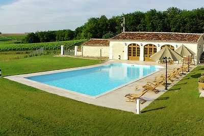 Luxuriöse Villa in Saint-Preuil mit Sauna