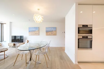 Elegante Wohnung mit seitlichem Meerblick