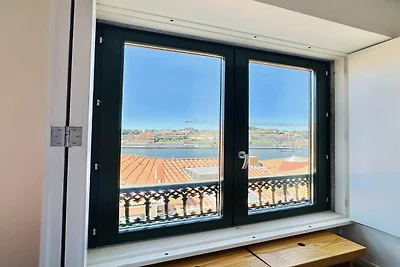 Charming 2-Bedroom Apartment in Porto