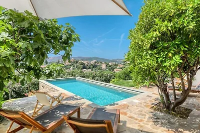 Villa in Le Lavandou mit Pool und Meerblick