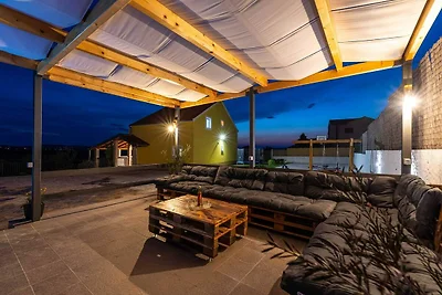 Familienurlaub mit Pool und Terrasse