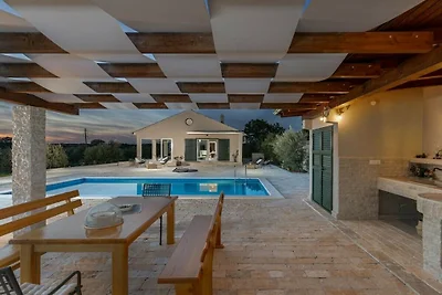Oliveto mit Pool
