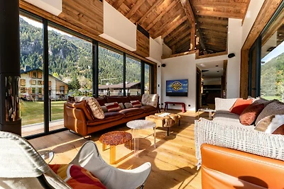 Chalet + 10m pool, daily housekeeping &...