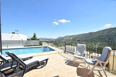 Villa mit privatem Pool und Ausblick