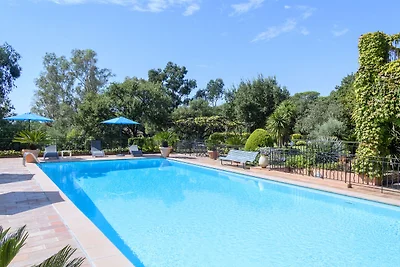 Caratteristica dimora a Fréjus con piscina