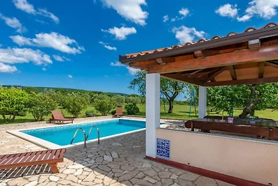 Ferienhaus in Trget mit Schwimmbecken