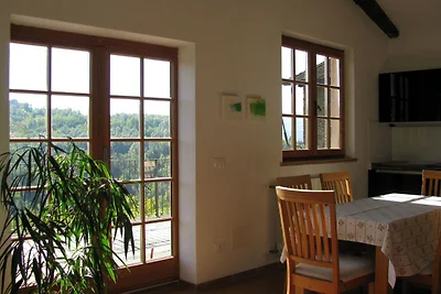 Haus mit großer Terrasse und Pool