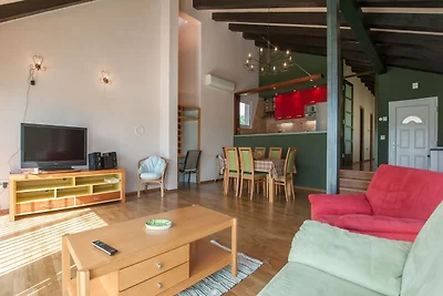 Charmantes Ferienhaus in Zaton mit Garten