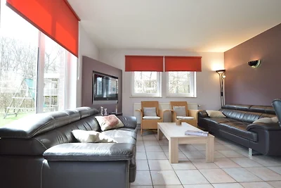 Geräumiges Ferienhaus in Ovifat mit Terrasse