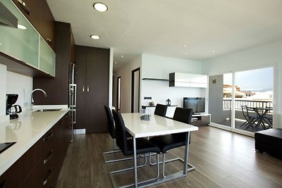 Moderne Wohnung mit Panoramablick auf das Mee...