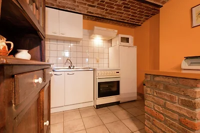 Casa colonica situata ai margini del bosco