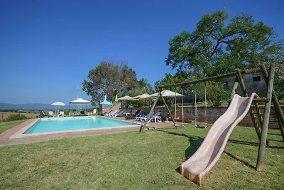 Agriturismo accogliente con piscina