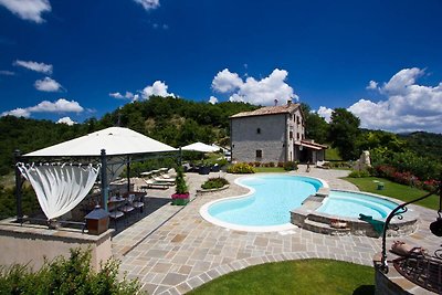 Malerische Villa in Apecchio mit Swimmingpool