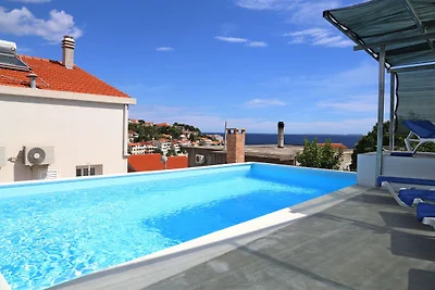 Casa vacanze di charme con piscina a Čara
