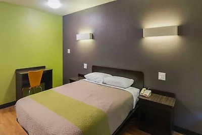 1 King Bed | Smoking, Kitchen