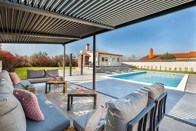 Schöner Familienbungalow mit privatem Pool