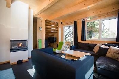 Einladendes Chalet mit Whirlpool im Freien