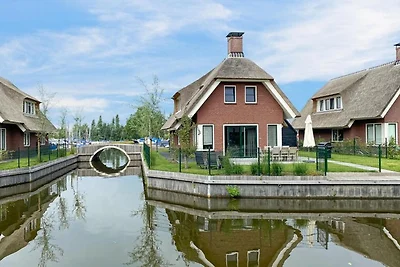 Villa mit Garten in einem Ferienpark am...