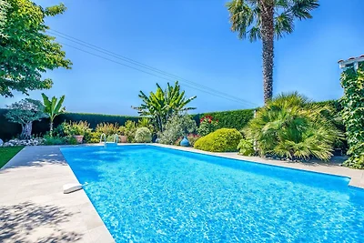 Modernes Ferienhaus mit Pool