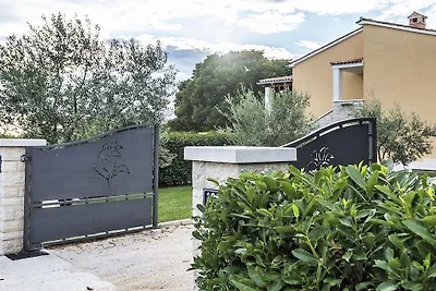 Villa in Vrsar with swimming pool