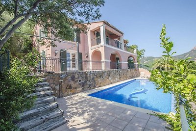 Luxuriöse Villa in Saint-Raphaël mit Pool