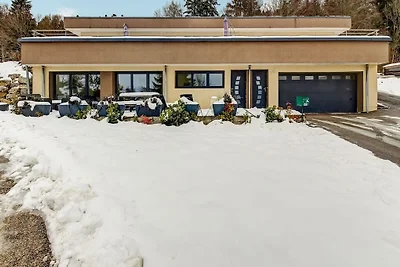 Schצnes Ferienhaus in La Chaux mit Whirlpool